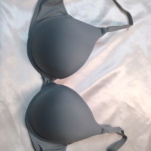32D PINK Victoria’s Secret push up bra Grey